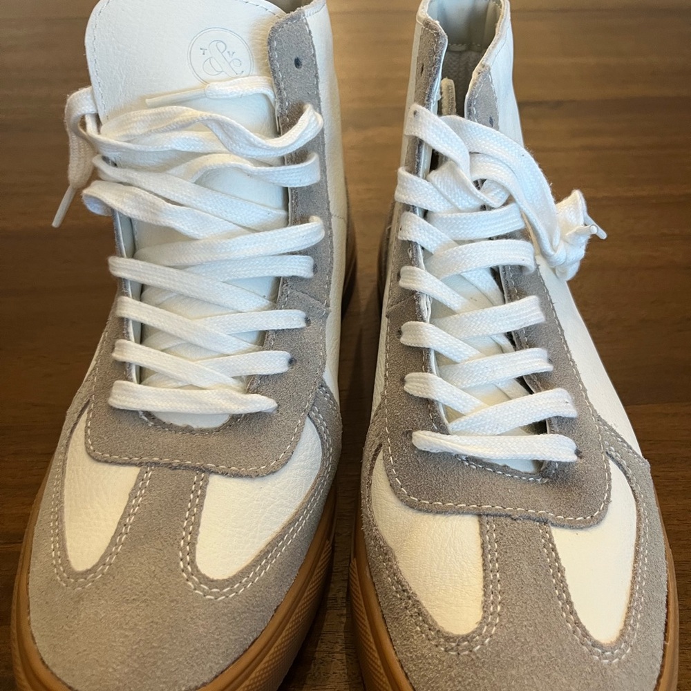 NWT men’s 10.5 T&V White and Gray Sneakers either Brown sole